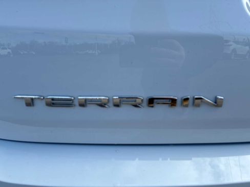 Used 2024 GMC Terrain SLT w/ LPO, Floor Liner Package image 31