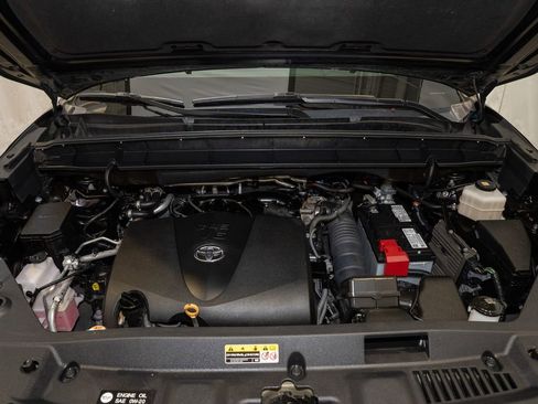 Used 2021 Toyota Highlander XLE image 22