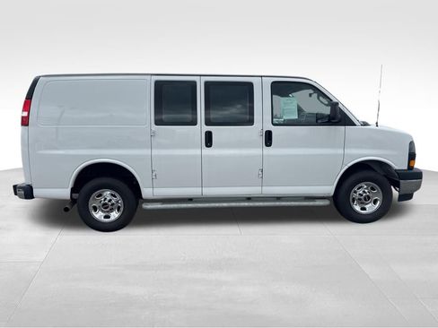 Used 2024 GMC Savana 2500 w/ Driver Convenience Package RWD image 4