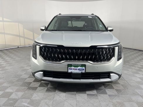 Used 2025 Kia Carnival EX image 2