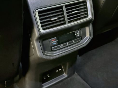 Used 2025 Volkswagen Atlas SE FWD image 25