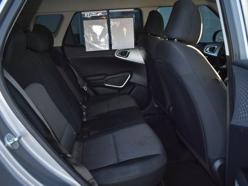 Used 2023 Kia Soul LX image 32
