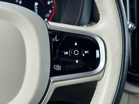 Used 2021 Volvo XC60 T5 Inscription w/ Advanced Package image 32