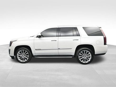 Used 2018 Cadillac Escalade Luxury AWD/4WD image 2