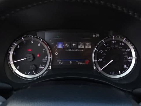 Used 2025 Toyota Highlander XLE FWD image 26
