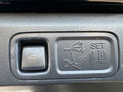 Used 2022 Ford Expedition Max Limited image 16