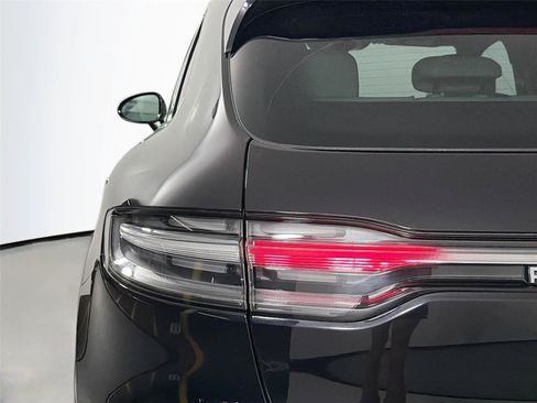 Certified 2023 Porsche Macan AWD/4WD image 16