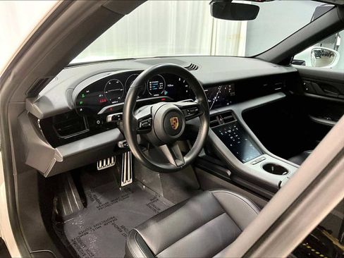 Used 2022 Porsche Taycan image 7