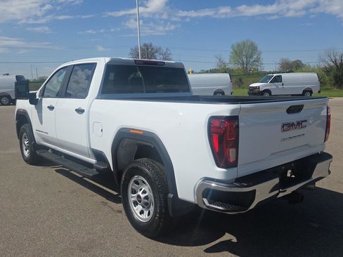 Used 2024 GMC Sierra 2500 Pro AWD/4WD image 3