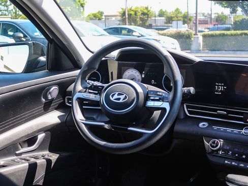 Used 2024 Hyundai Elantra SEL FWD image 19