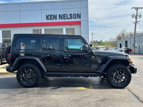 Used 2025 Jeep Wrangler Unlimited Sahara image 16