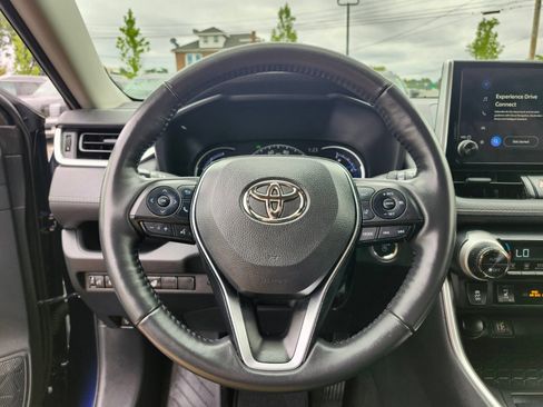 Used 2025 Toyota RAV4 XLE w/ Weather Package AWD/4WD image 27