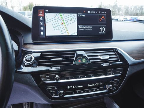 Used 2022 BMW 530e xDrive w/ Executive Package image 18