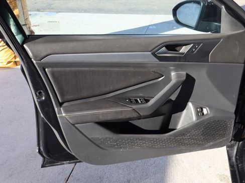 Used 2022 Volkswagen Jetta SE image 14