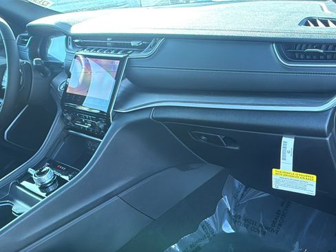 New 2025 Jeep Grand Cherokee L Limited w/ Luxury Tech Group II image 10