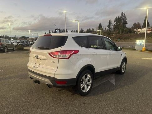 Used 2016 Ford Escape SE image 3