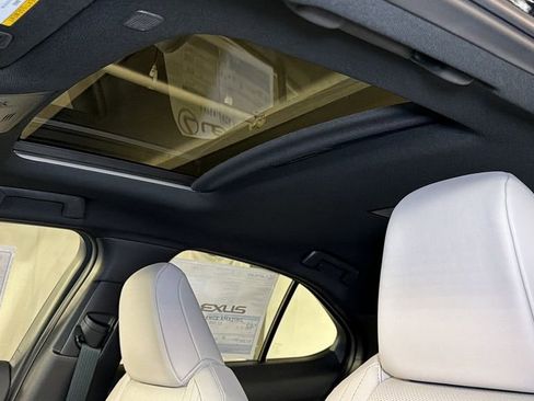 New 2026 Lexus UX 300h AWD image 6