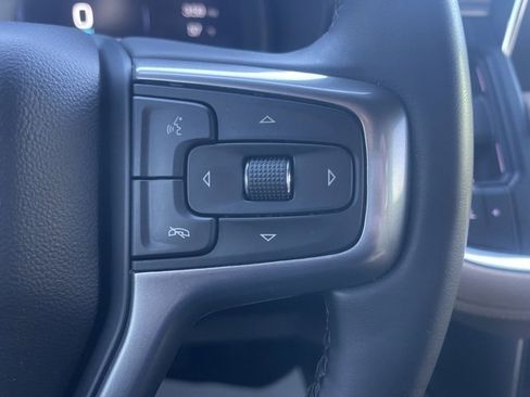 Used 2024 Chevrolet Suburban Premier image 25