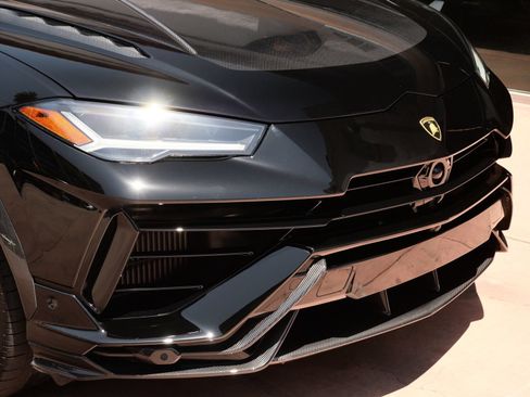Used 2024 Lamborghini Urus Performante AWD/4WD image 32