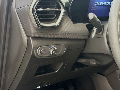 Used 2025 Chevrolet TrailBlazer LT AWD/4WD image 17