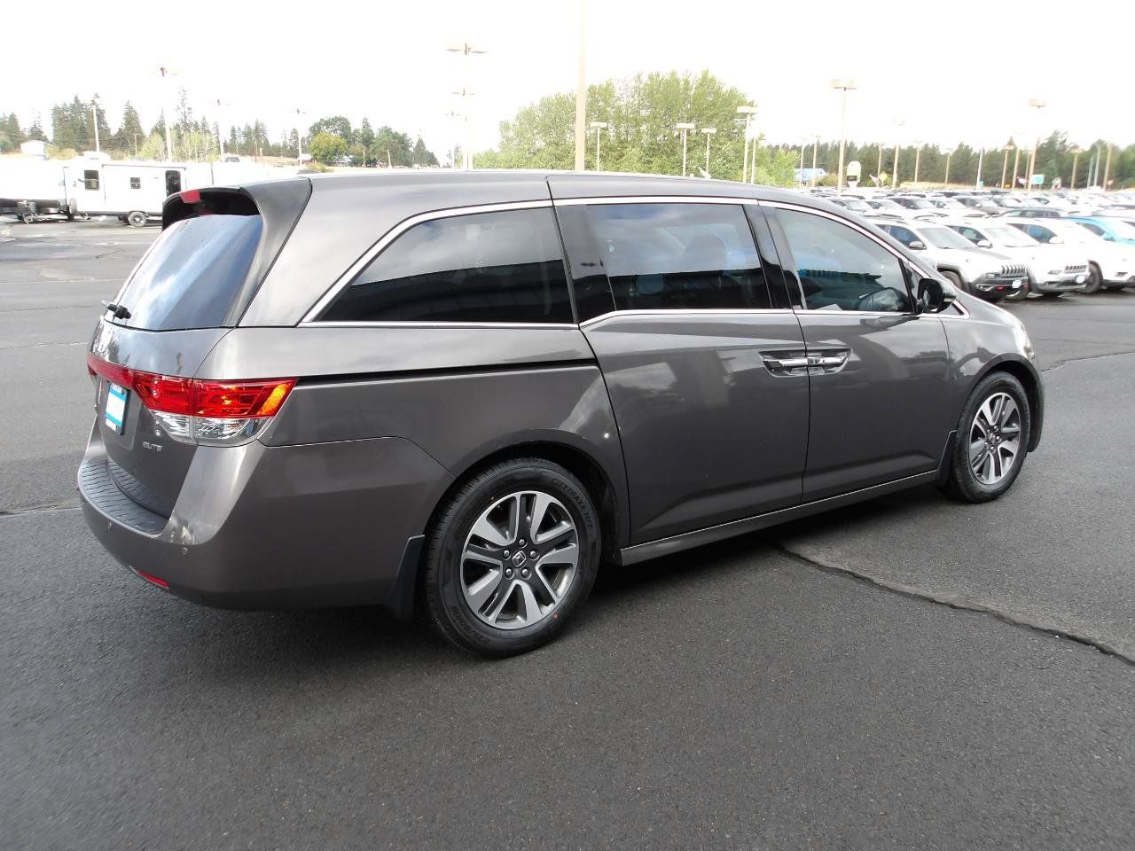 Used 2015 Honda Odyssey Touring Elite image 5