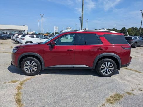 Used 2023 Nissan Pathfinder SL AWD/4WD image 6