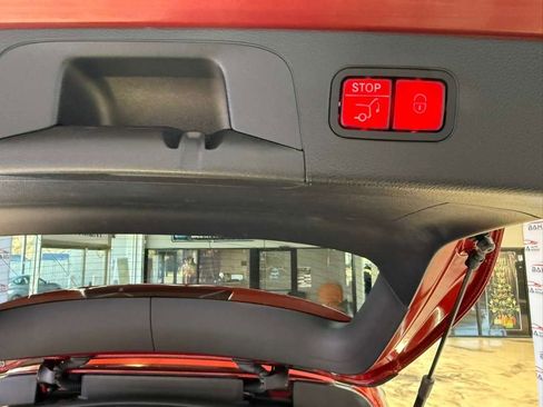 Used 2018 Mercedes-Benz GLC 300 4MATIC w/ Multimedia Package image 46