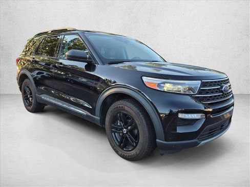 Certified 2021 Ford Explorer XLT w/ Equipment Group 202A AWD/4WD image 3