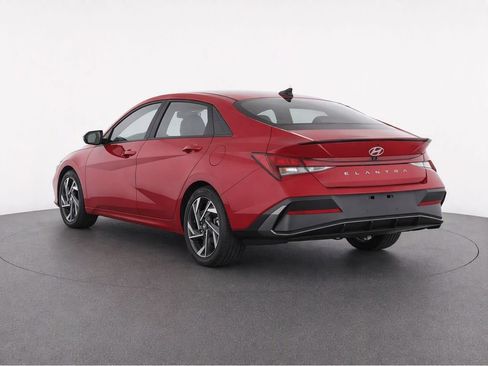 Used 2025 Hyundai Elantra Sport FWD image 4