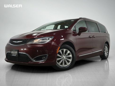 Used 2018 Chrysler Pacifica Touring-L Plus image 1