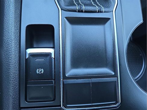 Used 2021 Volkswagen Atlas Cross Sport S image 17