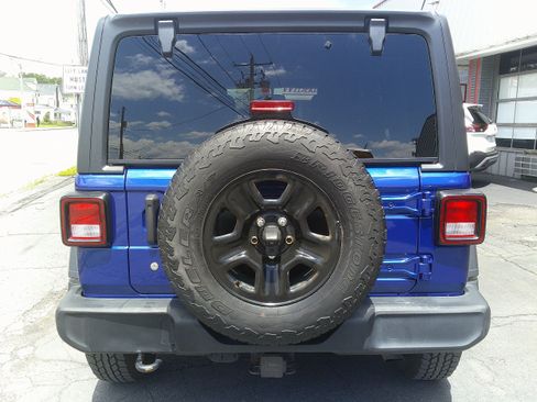 Used 2018 Jeep Wrangler Unlimited Sport AWD/4WD image 8