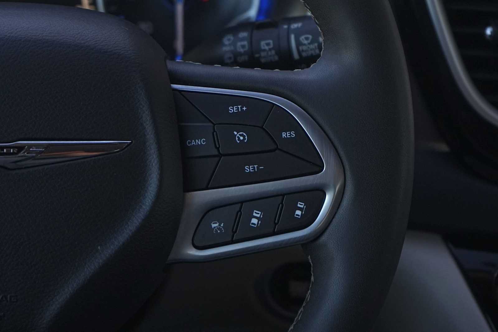 Used 2024 Chrysler Pacifica Touring-L FWD image 18