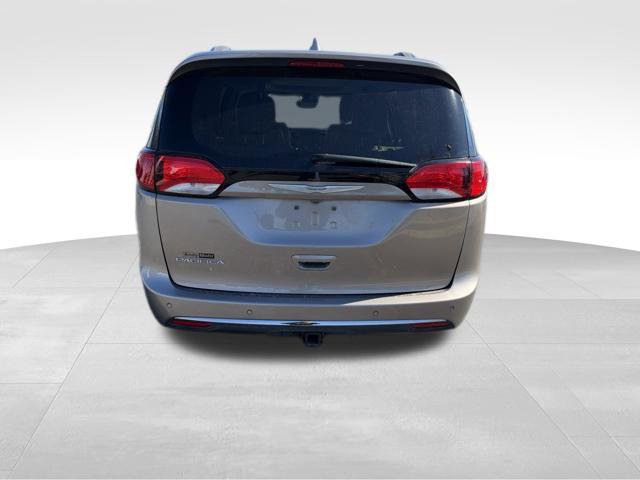 Used 2017 Chrysler Pacifica Limited w/ Advanced Safetytec Group FWD image 6