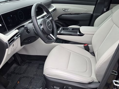 Certified 2025 Hyundai Tucson Limited FWD image 10