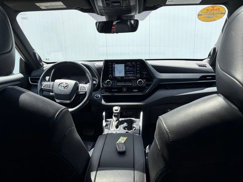 Used 2022 Toyota Highlander XSE AWD/4WD image 25