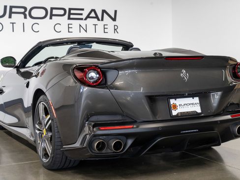 Used 2019 Ferrari Portofino RWD image 22