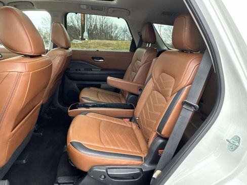 Used 2023 Nissan Pathfinder Platinum image 29