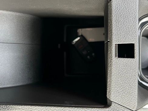 Used 2025 Jeep Compass Limited image 40