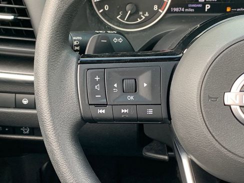 Used 2023 Nissan Rogue SV FWD image 10