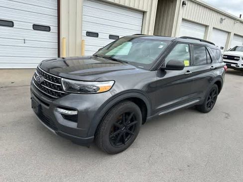 Used 2020 Ford Explorer XLT w/ Equipment Group 202A AWD/4WD image 2