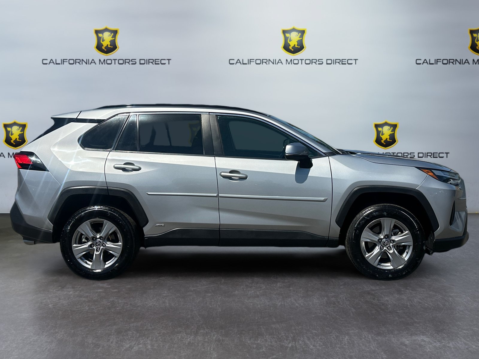 Used 2023 Toyota RAV4 LE AWD/4WD image 6
