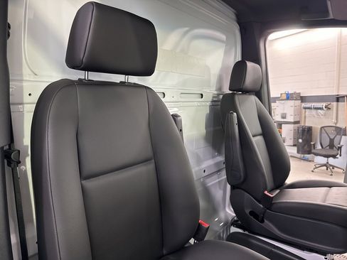Used 2023 Mercedes-Benz Sprinter 3500 image 23