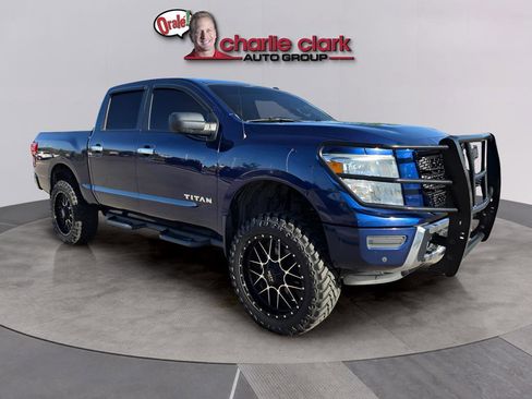 Used 2021 Nissan Titan SV w/ SV Convenience Package RWD image 8