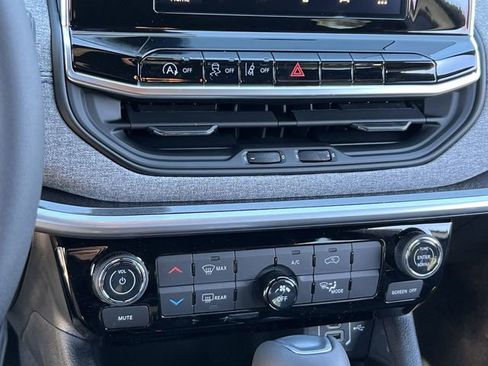 New 2026 Jeep Compass Latitude image 22