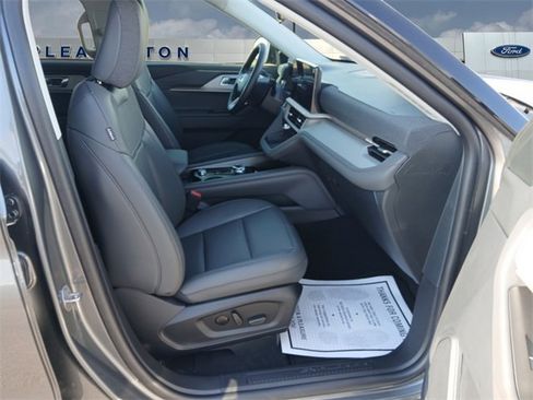 Used 2025 Ford Explorer Active w/ Active Comfort Package image 15