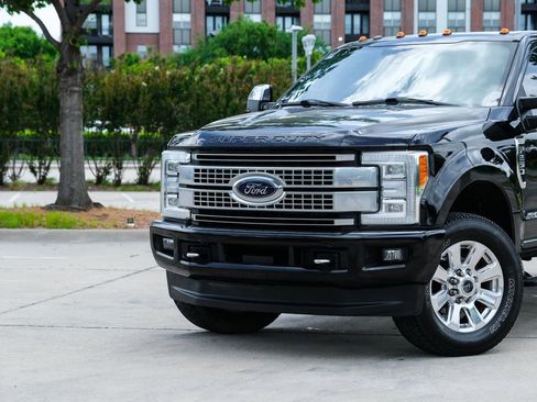 Used 2017 Ford F250 Platinum AWD/4WD image 8