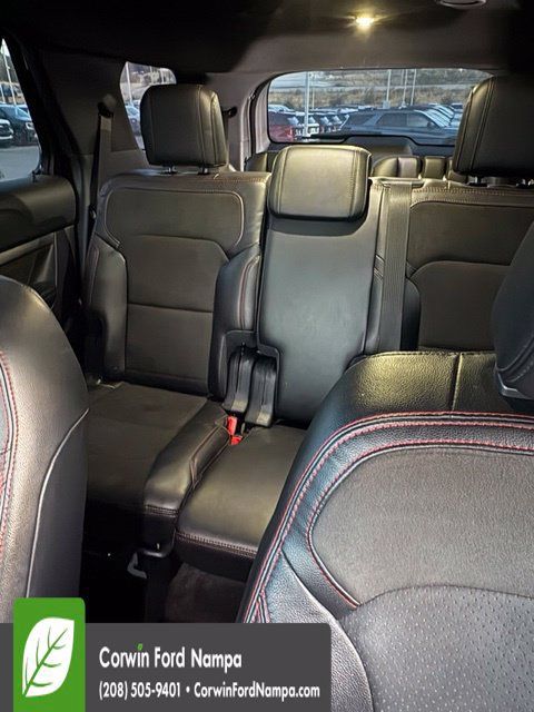 Used 2018 Ford Explorer XLT w/ Equipment Group 202A AWD/4WD image 11