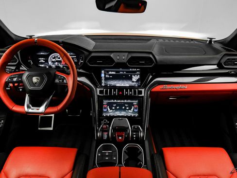 Used 2020 Lamborghini Urus image 36