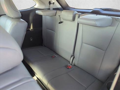 Used 2023 Toyota Highlander XLE FWD image 9